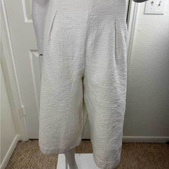 BCBGMaxAzria White Textured Jumpsuit with Wide-Leg Design - Picture 4 of 14